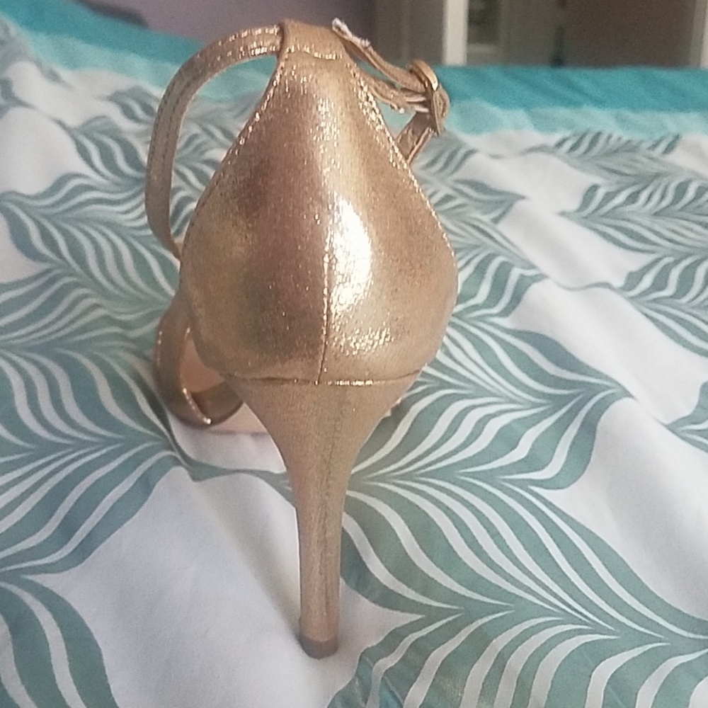 Shoes - Picture 3 of 4